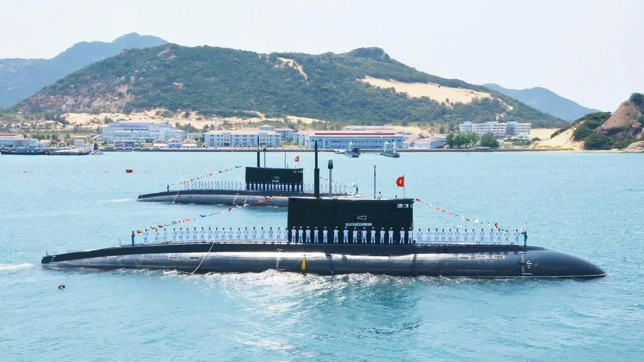 23 tàu và 4 máy bay hợp luyện diễu binh trên biển
